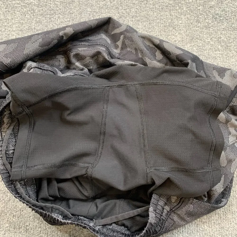 Lululemon Shorts Men L Large Gray Camo Pace Breaker Inner Lined Running Training